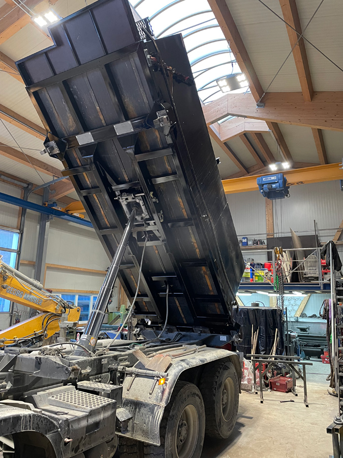 Anfertigung Hilfsrahmen Thermofass für Dautel Wechselsystem auf Volvo Lkw