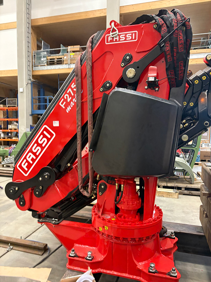 Umbau und Einstellarbeiten an Fassi F275RB.2.25 Marine für Wasserkraftanlage