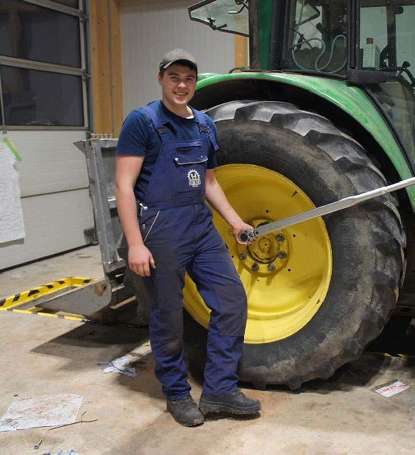 1. Lehrling in unserem Landmaschinen-Betrieb